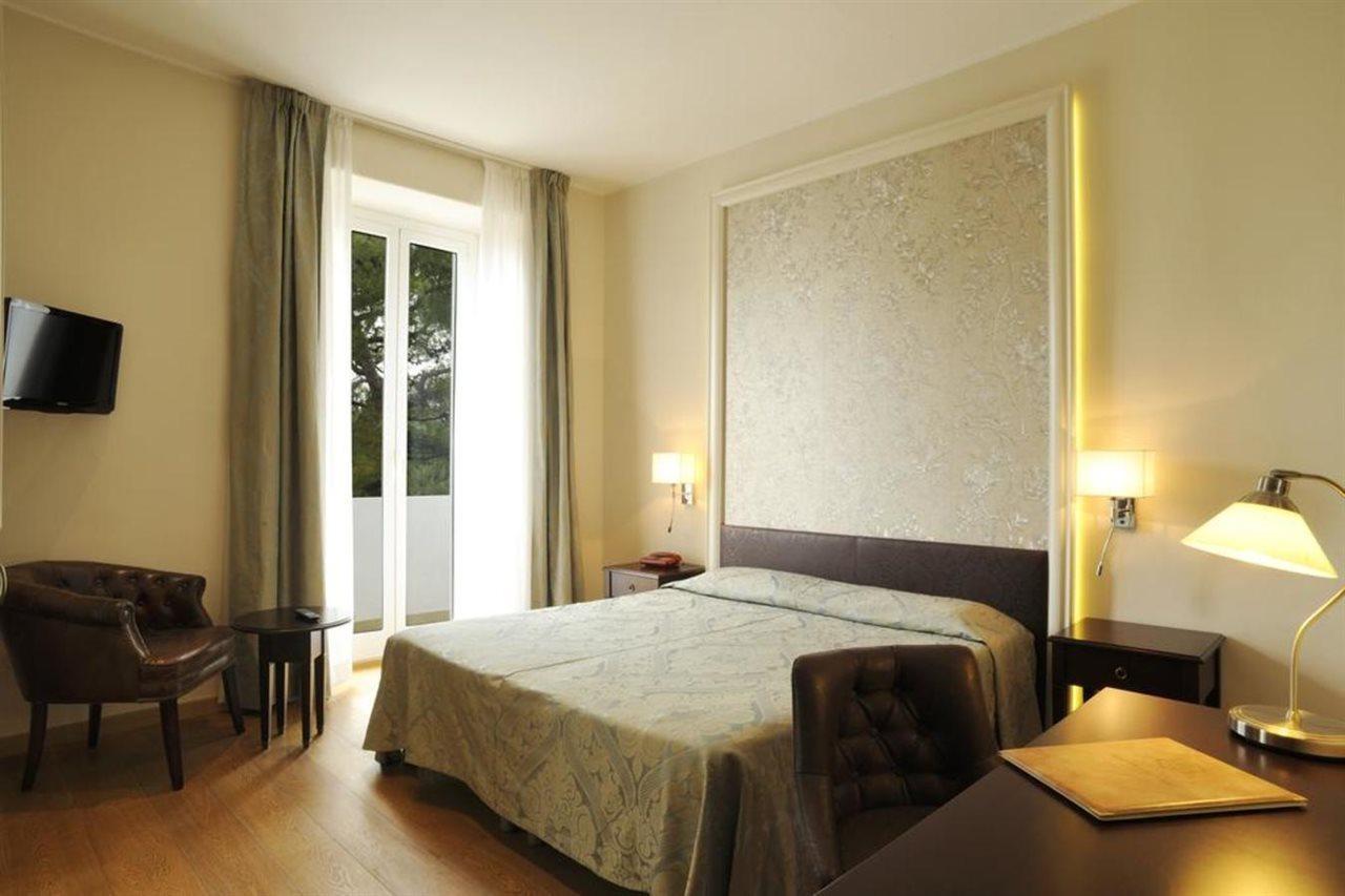 Hotel Mediterranee Gênes Extérieur photo