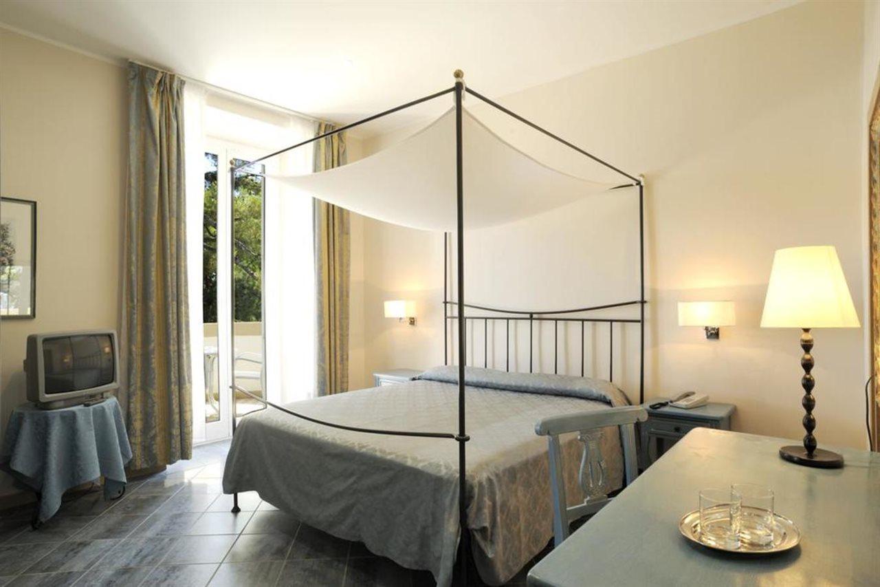 Hotel Mediterranee Gênes Extérieur photo