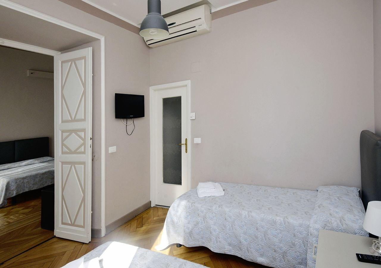 Hotel Mediterranee Gênes Extérieur photo