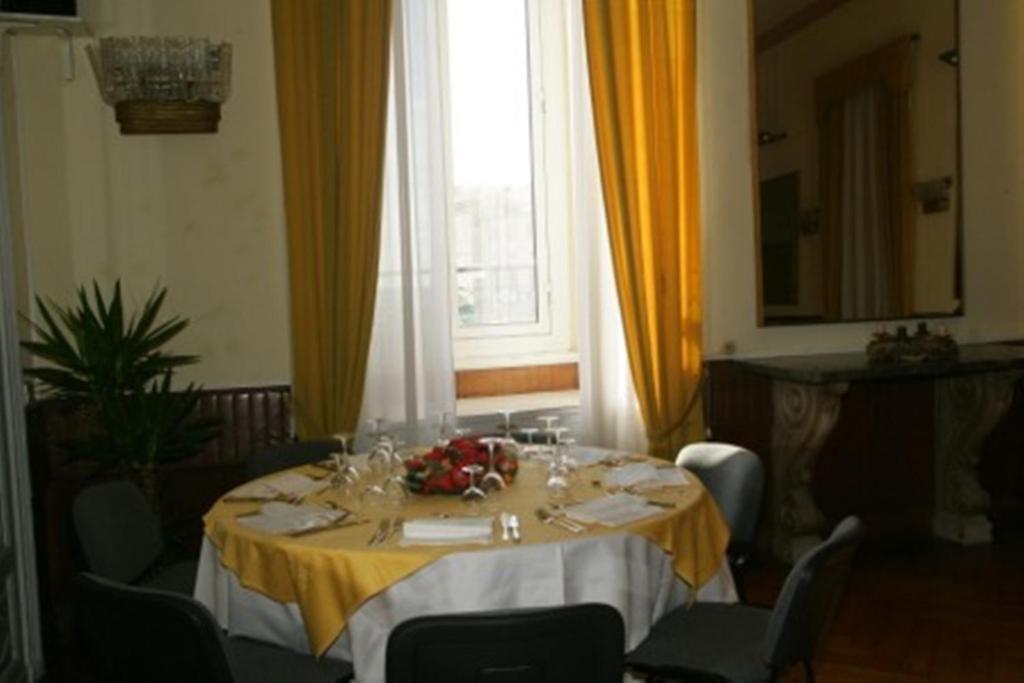 Hotel Mediterranee Gênes Extérieur photo