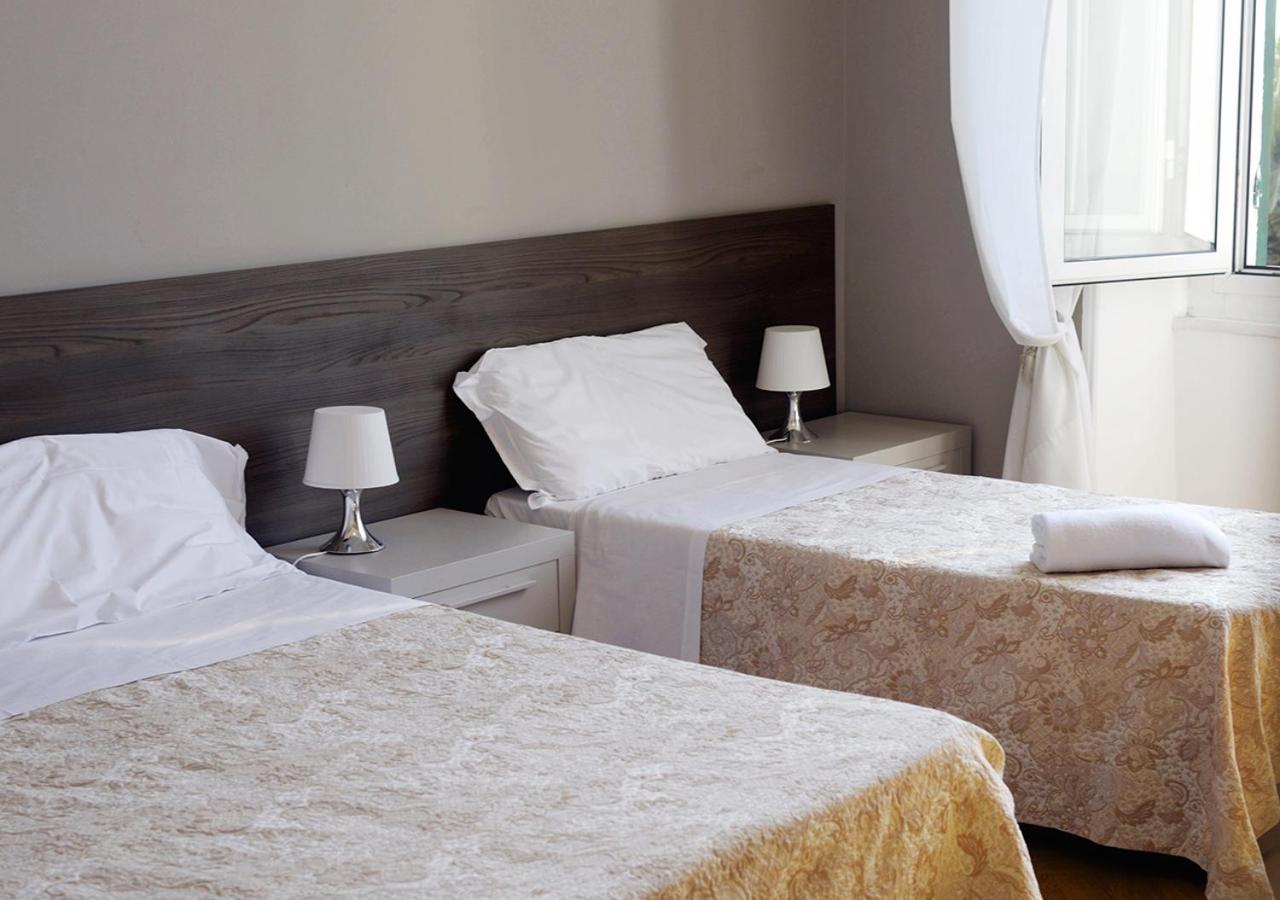 Hotel Mediterranee Gênes Extérieur photo