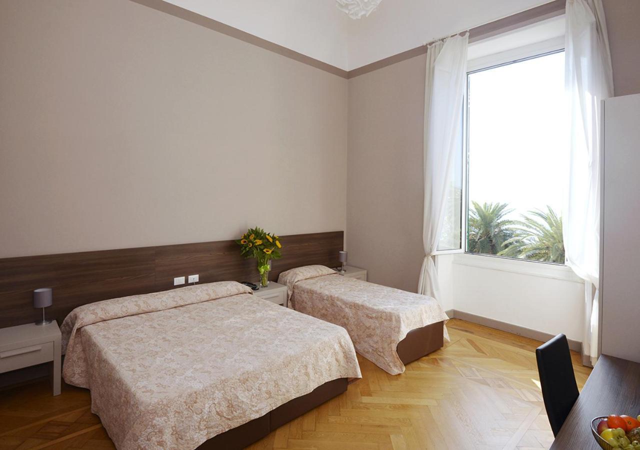 Hotel Mediterranee Gênes Extérieur photo
